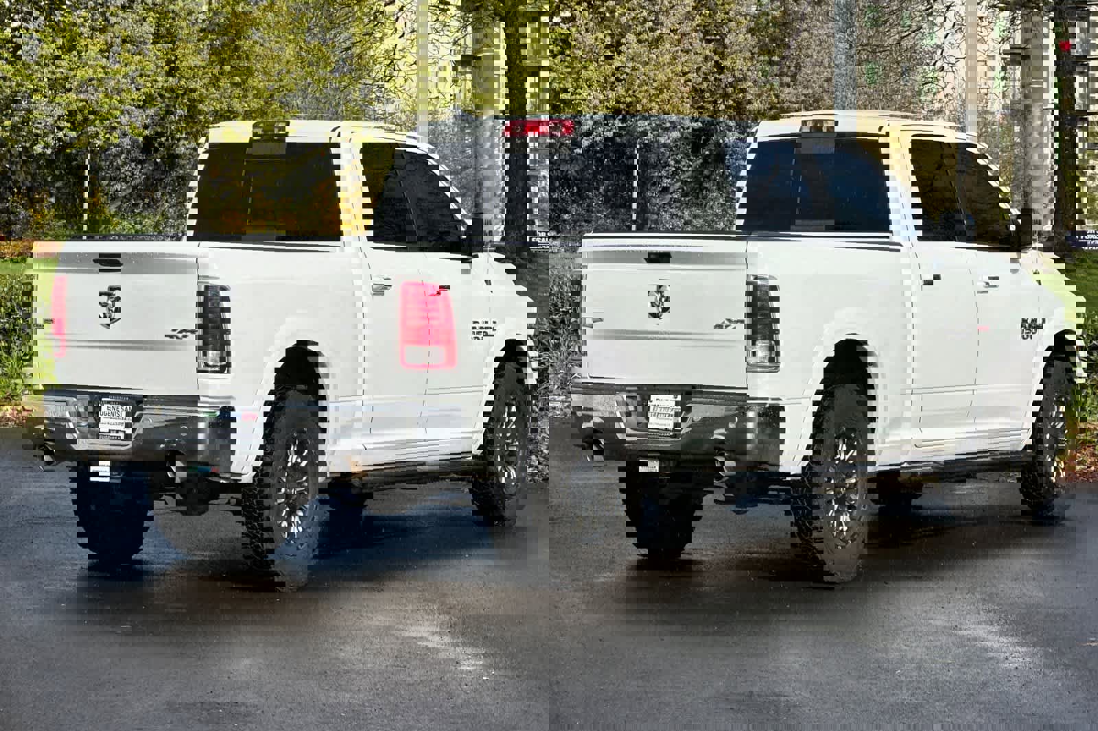 Used 2014 RAM 1500 Laramie w/ Convenience Group AWD/4WD image 2