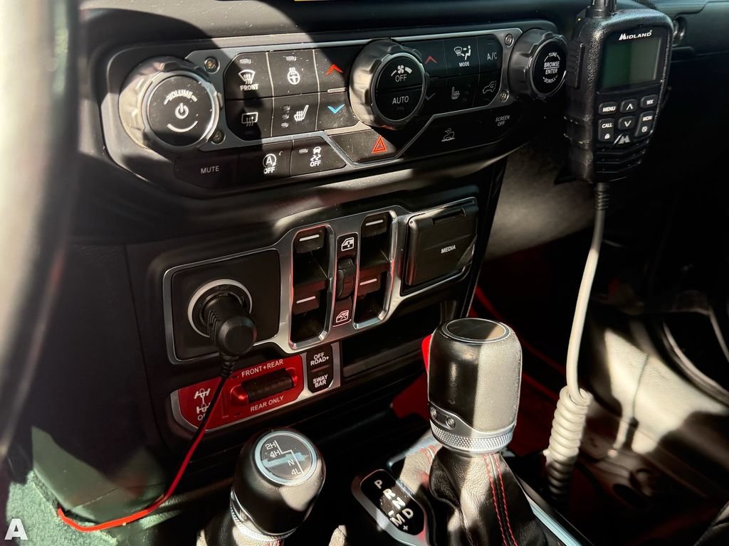 Used 2020 Jeep Gladiator Rubicon w/ Dual Top Group AWD/4WD image 11