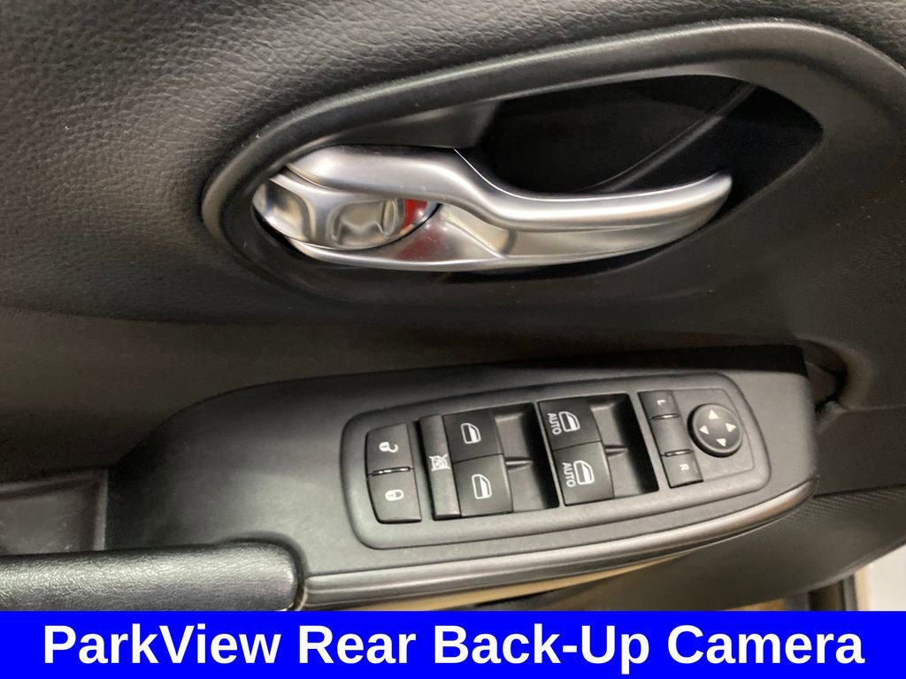 Used 2016 Jeep Cherokee Latitude AWD/4WD image 9