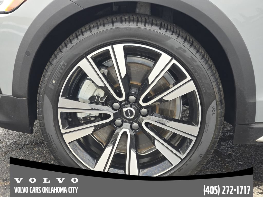 Certified 2025 Volvo V60 B5 Cross Country Ultra AWD/4WD image 9