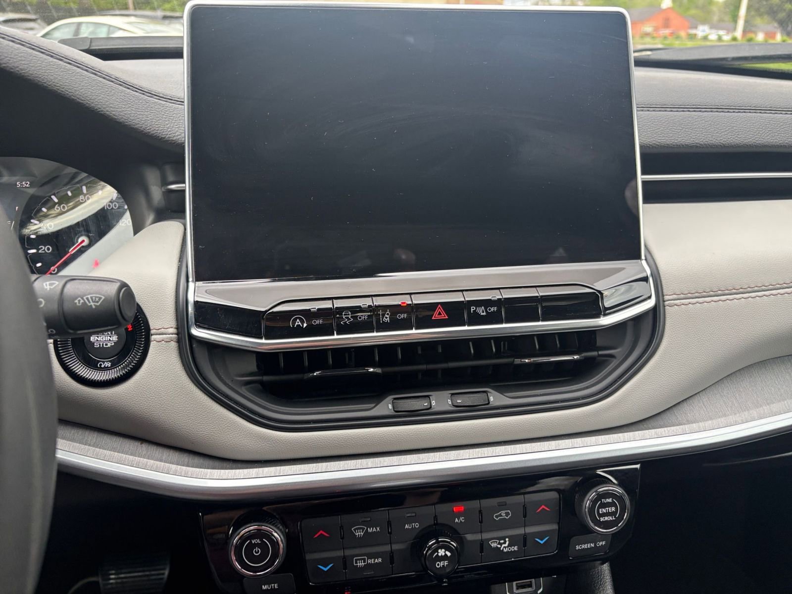 Used 2025 Jeep Compass Trailhawk image 17