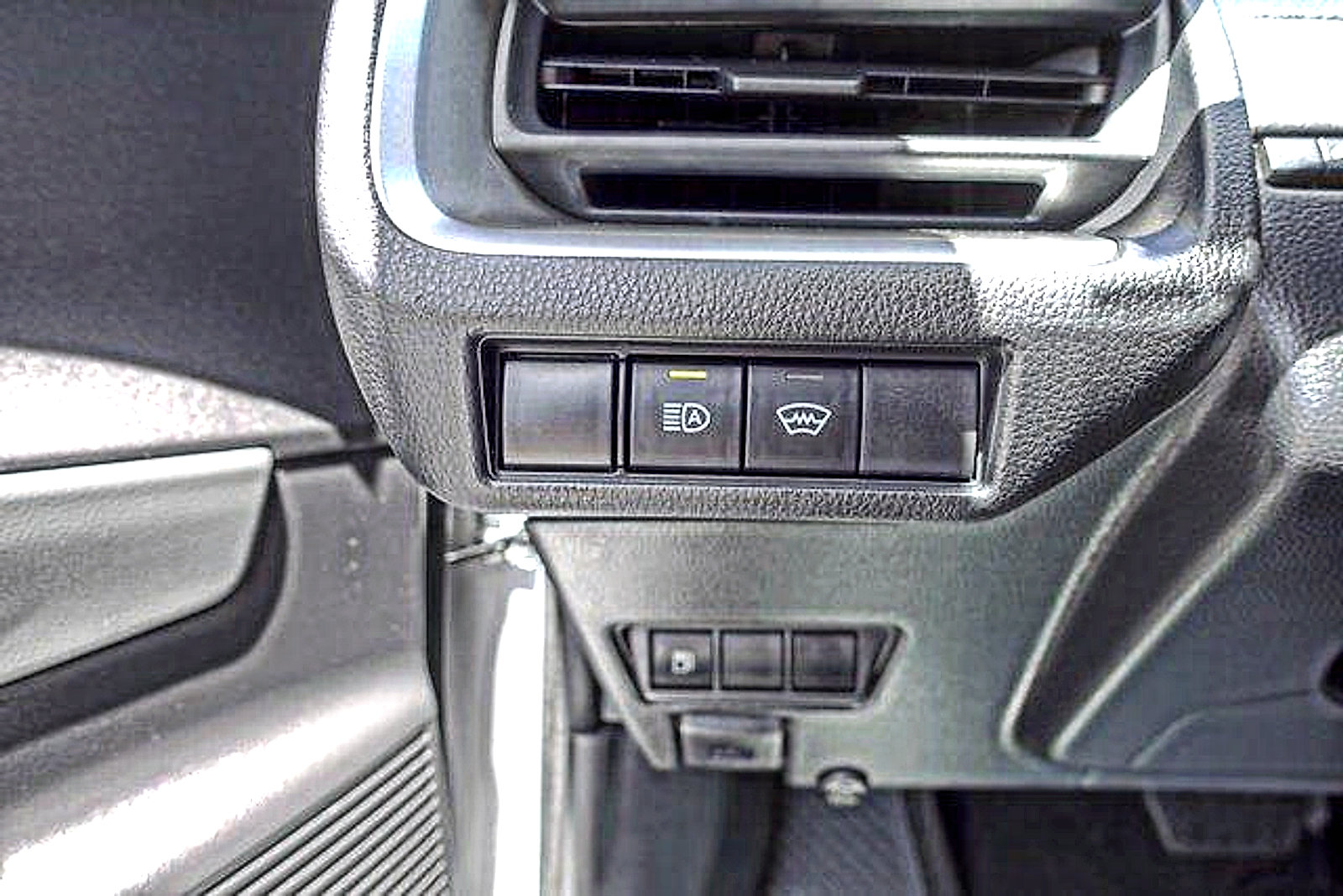 Used 2024 Toyota Prius LE FWD image 13