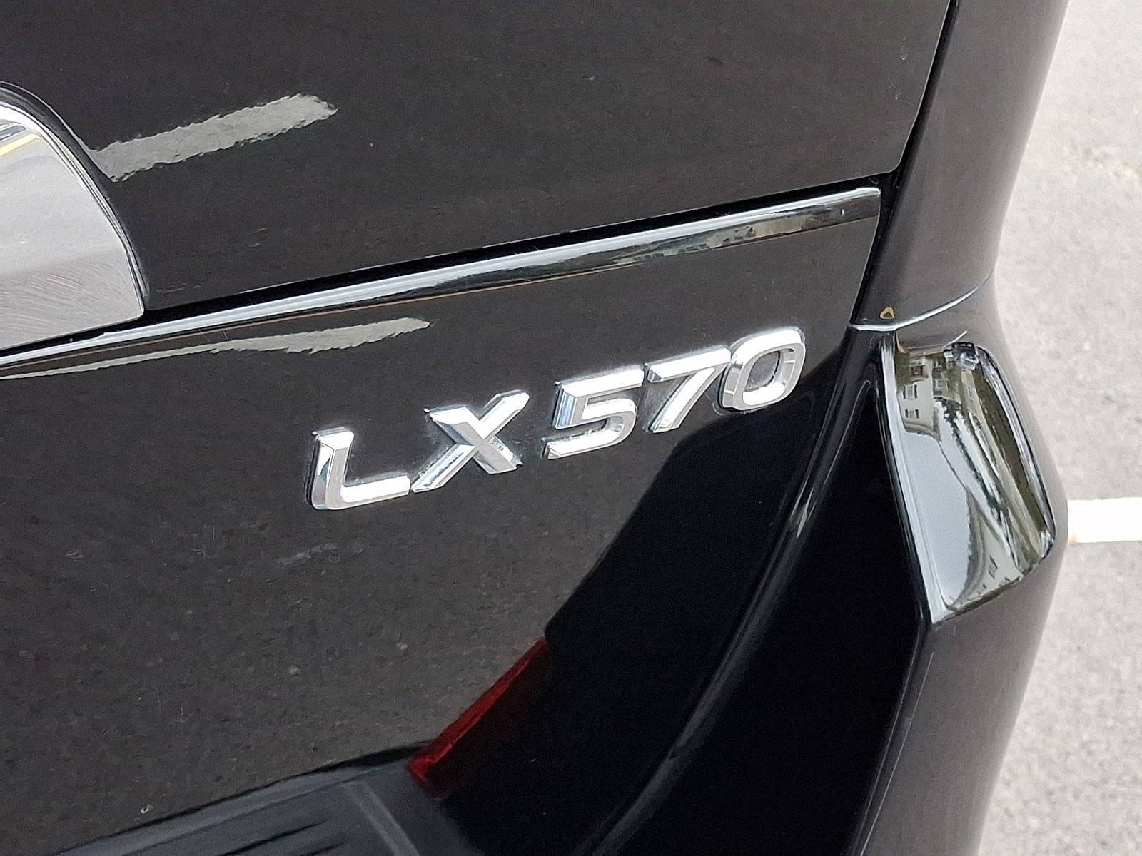 Certified 2020 Lexus LX 570 4WD w/ 3rd Row & Luxury Pkg image 30