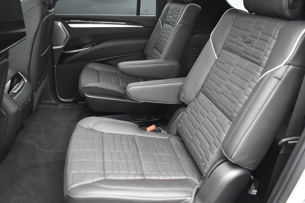 Certified 2026 Cadillac Escalade ESV Platinum Sport w/ LPO, ONYX Package AWD/4WD image 27