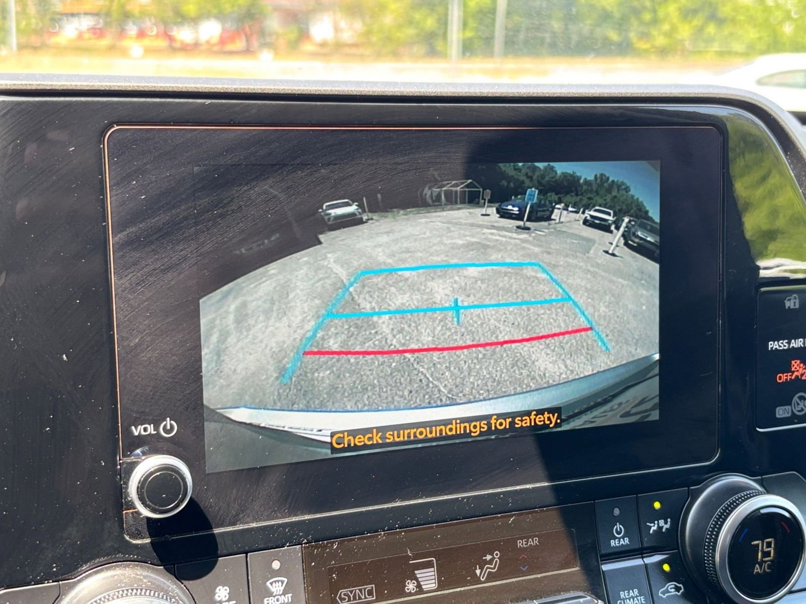 Used 2025 Toyota Highlander LE FWD image 22