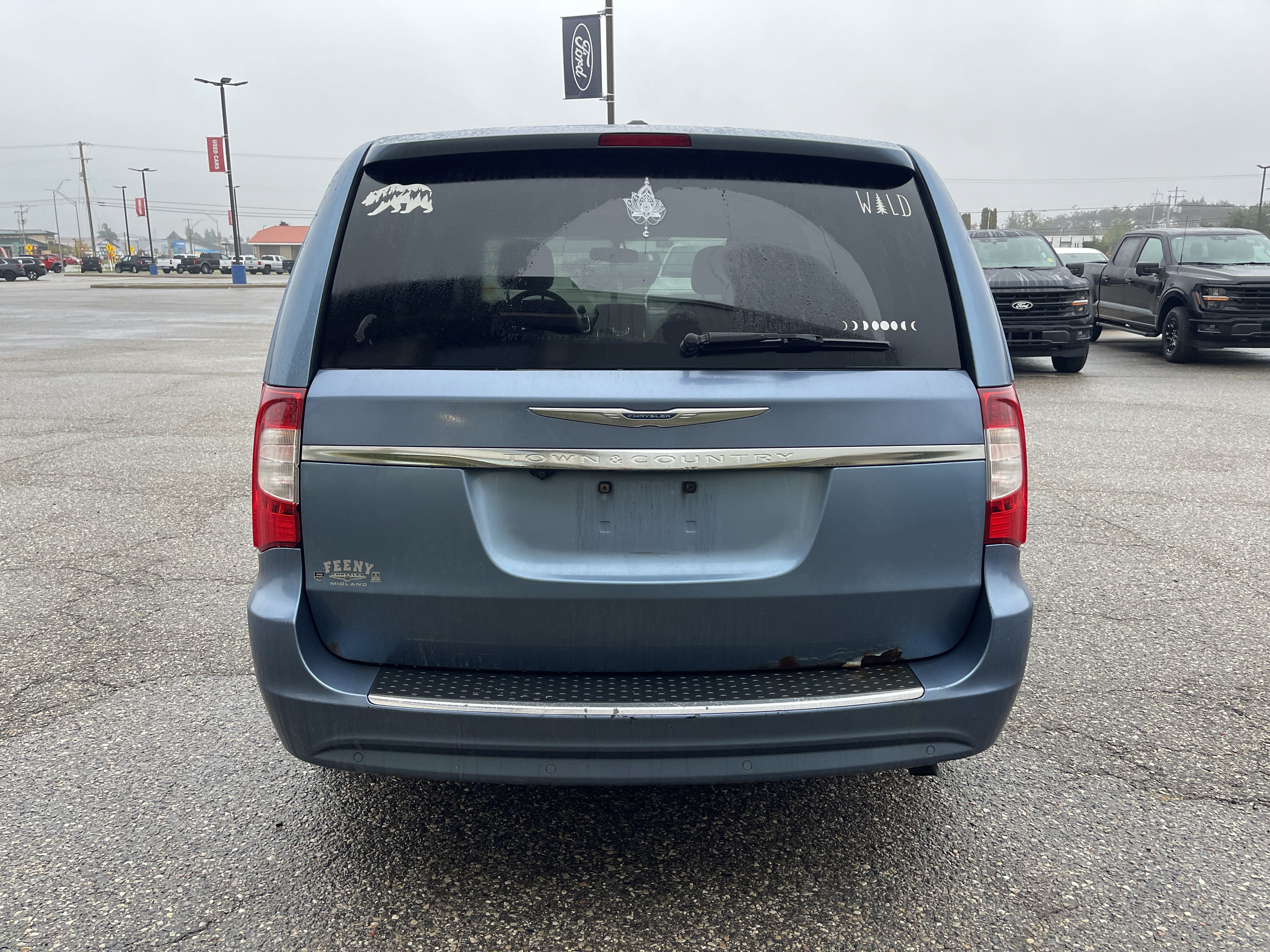 Used 2012 Chrysler Town & Country Touring-L w/ Entertainment Group #2 FWD image 5