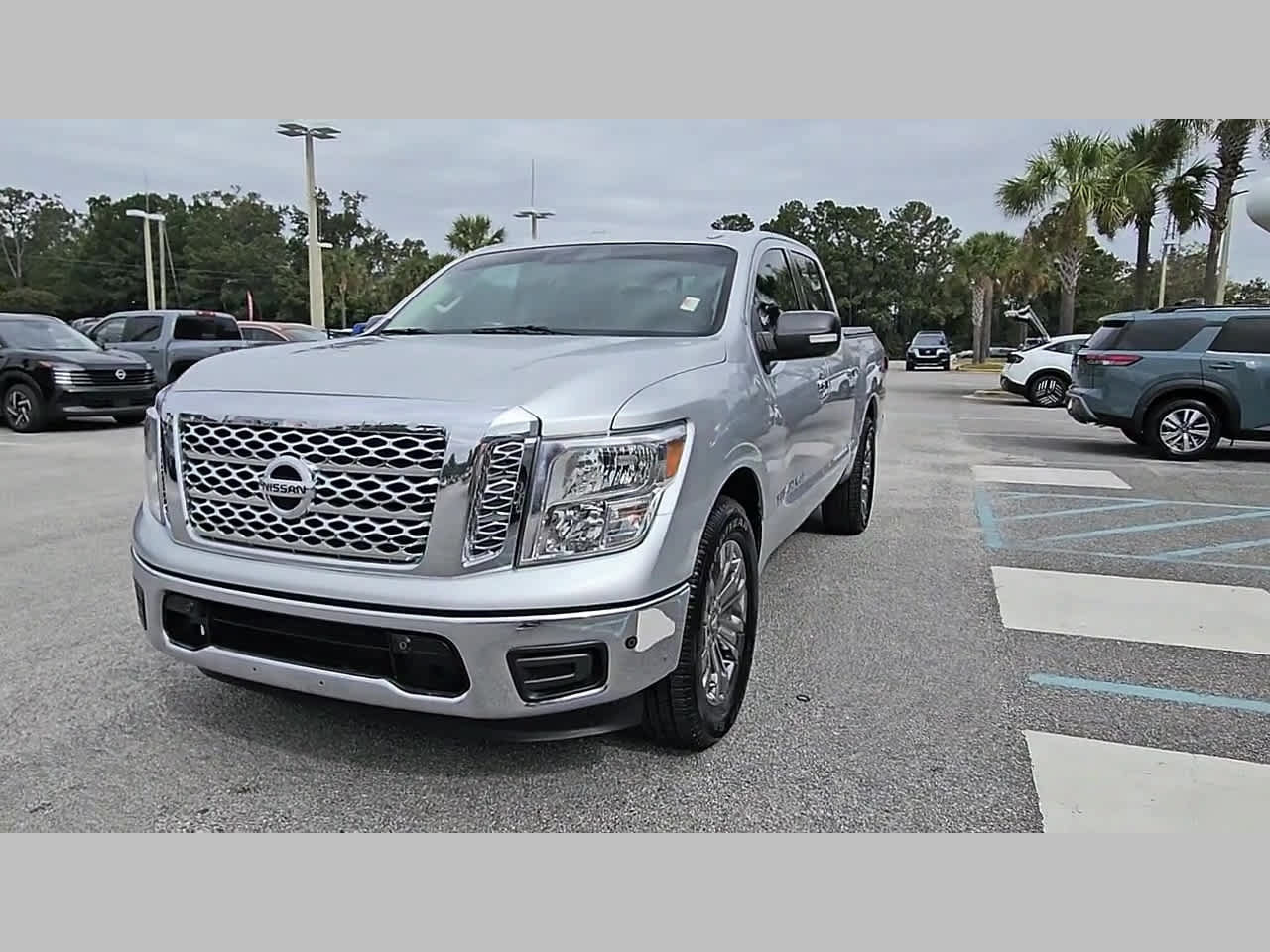Used 2018 Nissan Titan SV w/ SV Convenience Package RWD image 22