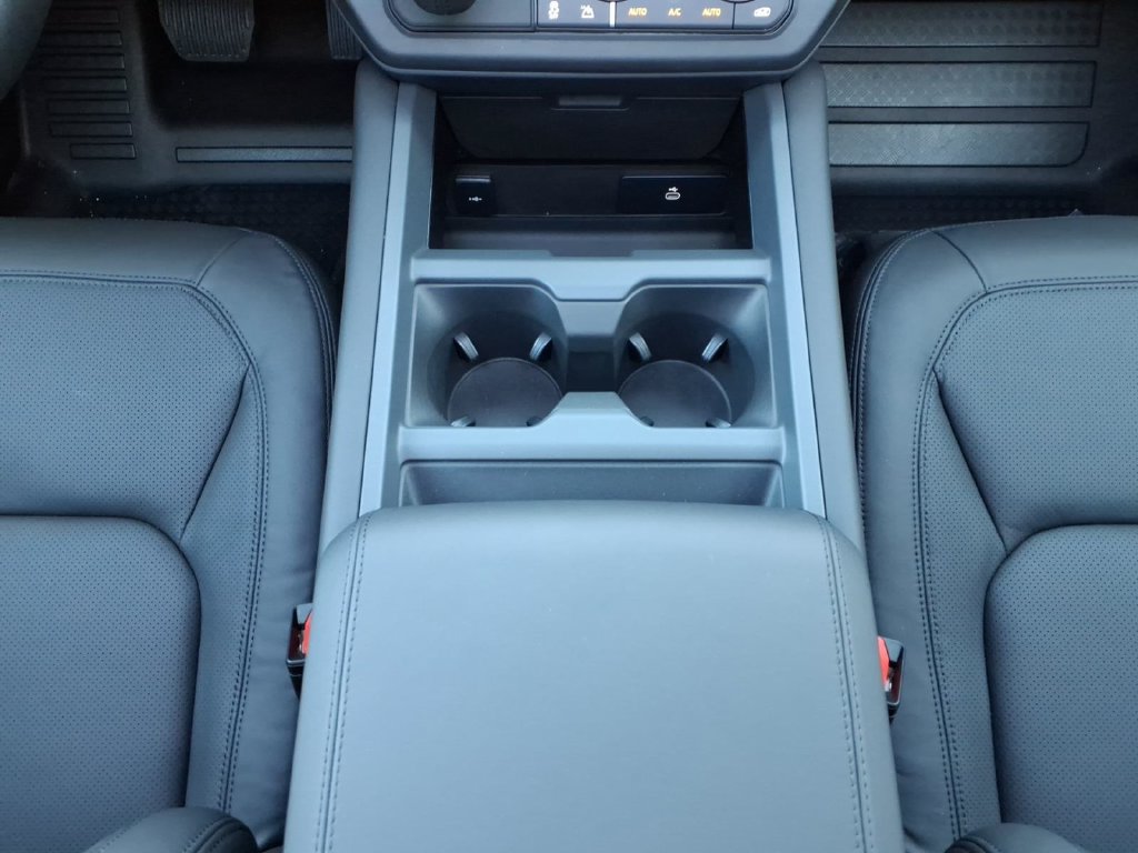 New 2026 Land Rover Defender 110 X-Dynamic SE AWD/4WD image 21