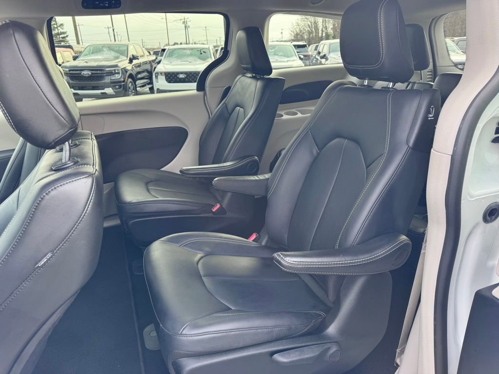 Used 2024 Chrysler Pacifica Select FWD image 26