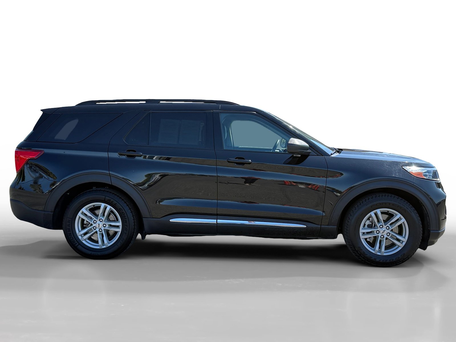 Used 2023 Ford Explorer XLT w/ Equipment Group 202A image 6