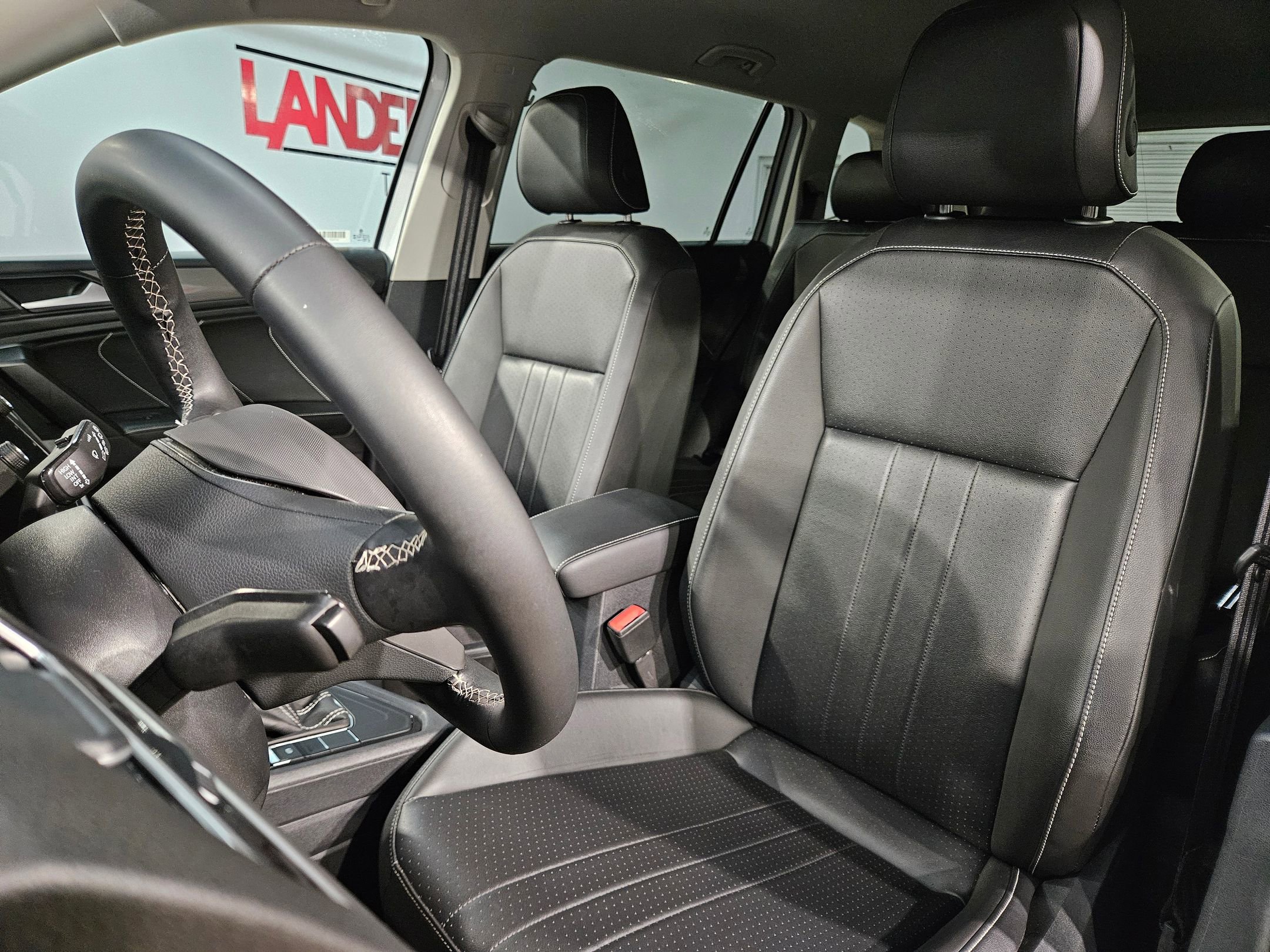 Used 2024 Volkswagen Tiguan SE image 24