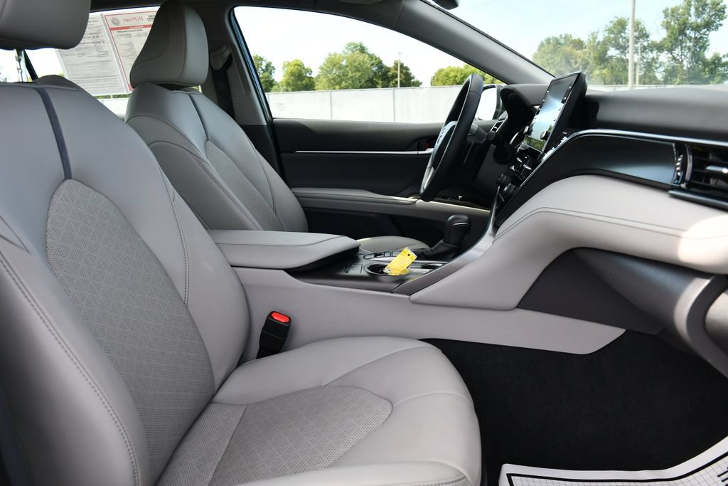 Used 2023 Toyota Camry XSE w/ Cold Weather Package FWD image 33