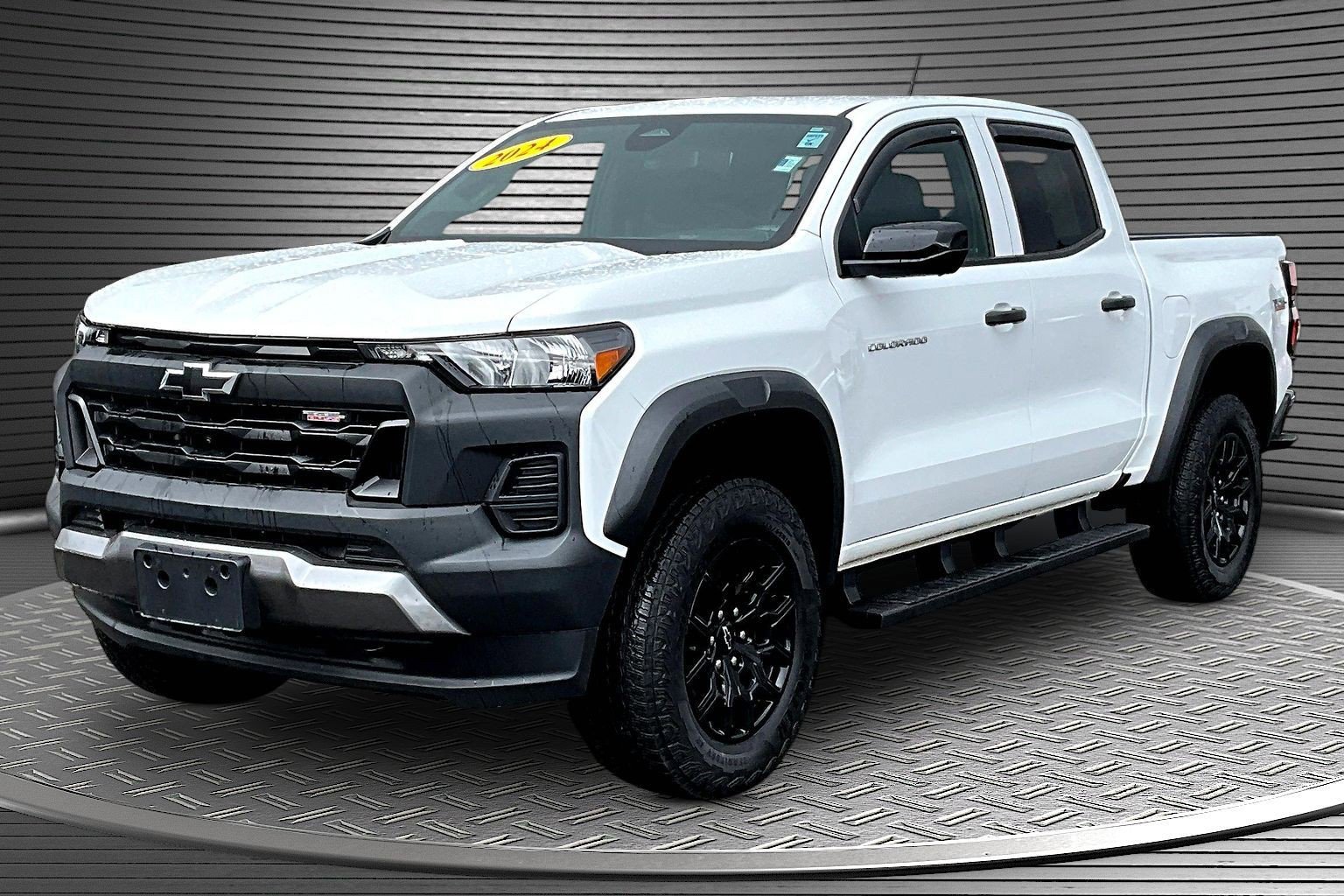 Used 2024 Chevrolet Colorado Trail Boss w/ Technology Package image 3
