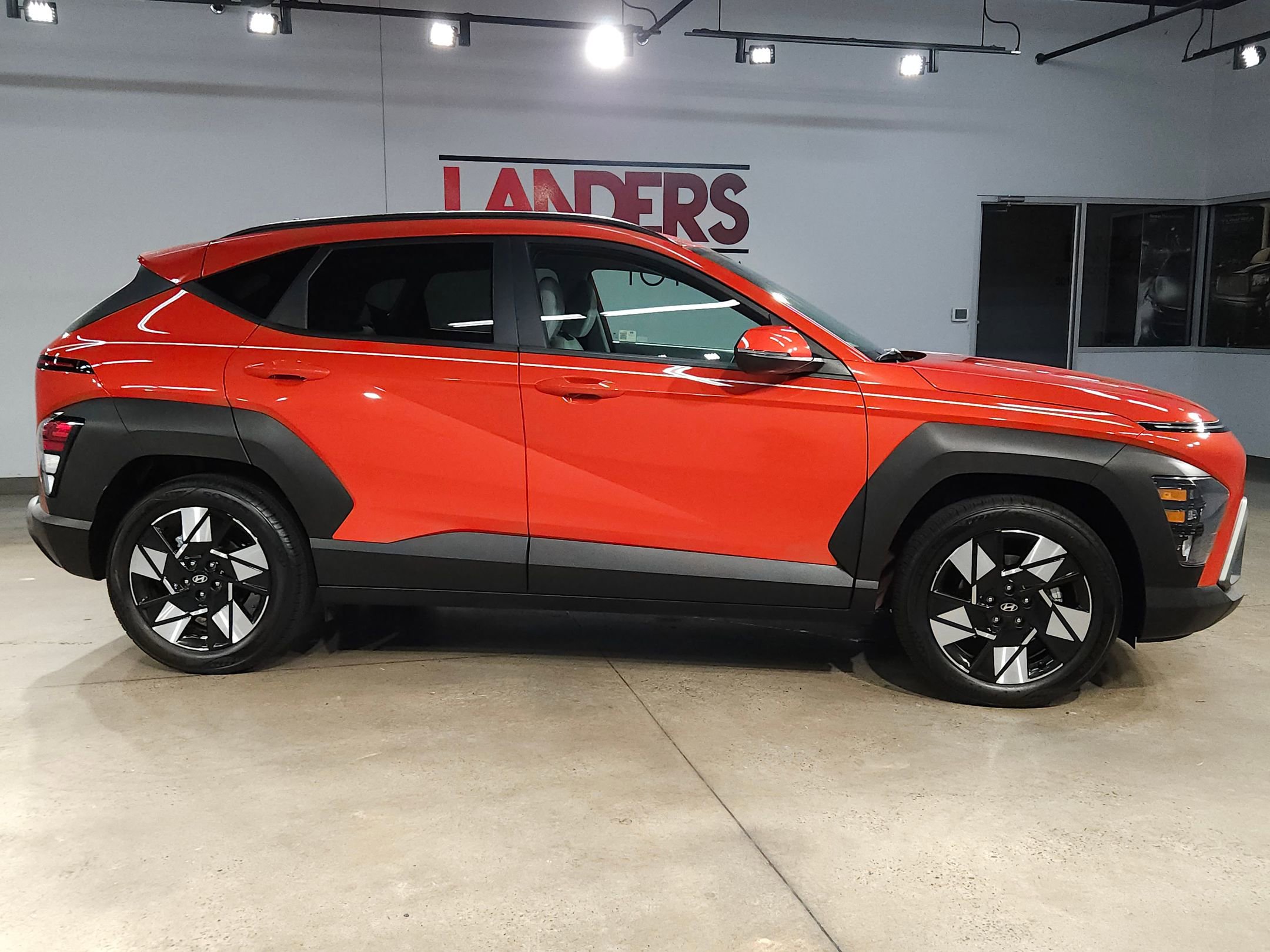 Used 2024 Hyundai Kona SEL w/ Convenience Package image 8