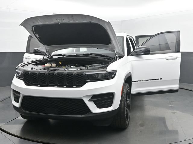 Used 2023 Jeep Grand Cherokee Altitude AWD/4WD image 52
