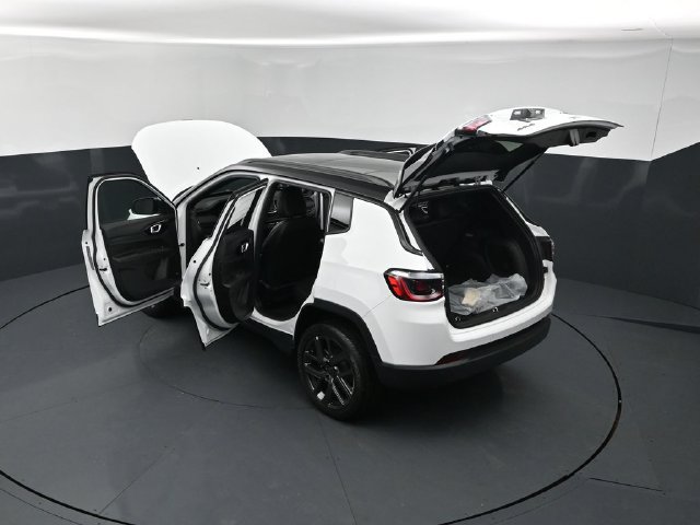New 2026 Jeep Compass Limited w/ Sun, Sound & Navigation Group AWD/4WD image 28