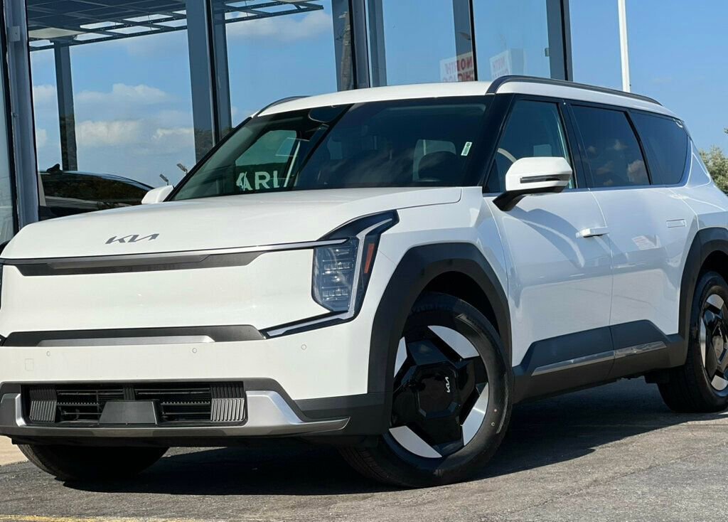 Used 2024 Kia EV9 Wind AWD/4WD image 3