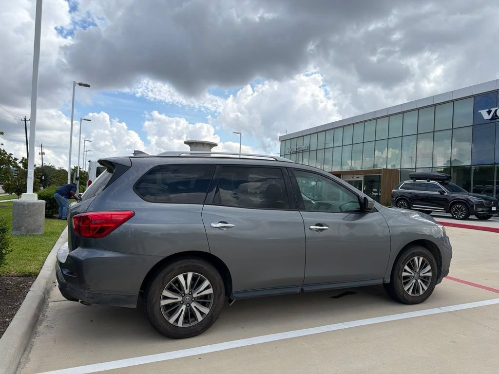 Used 2020 Nissan Pathfinder S FWD image 11