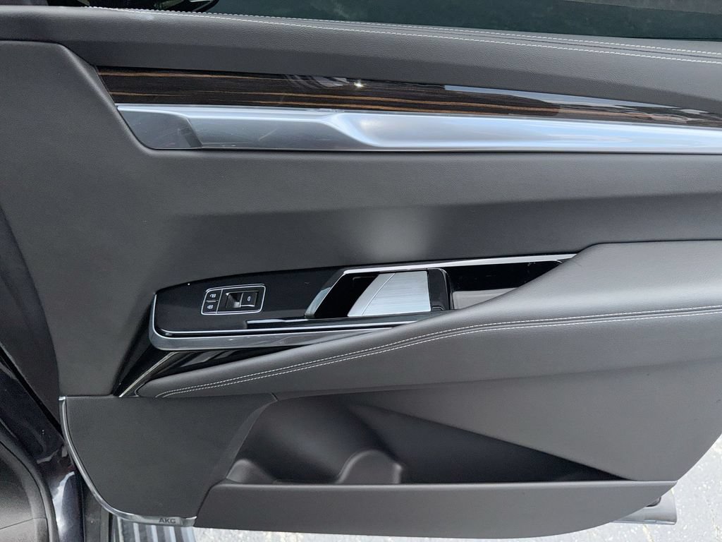 Used 2025 Cadillac Escalade Premium Luxury AWD/4WD image 33