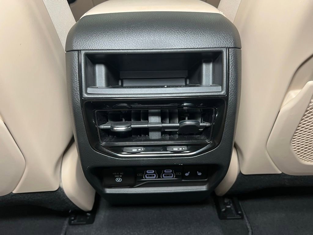 Used 2024 Jeep Grand Cherokee Limited image 23