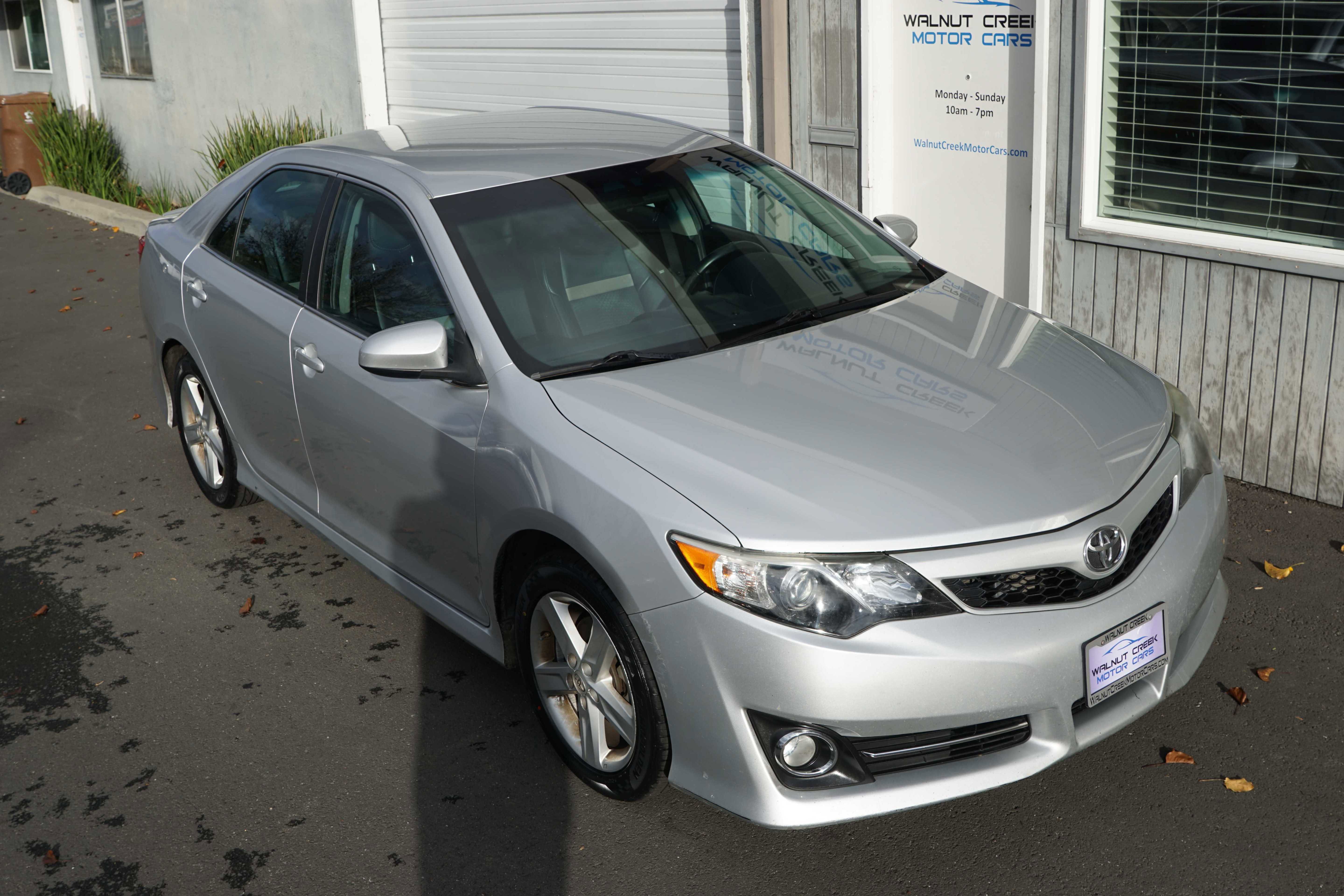 Used 2014 Toyota Camry SE image 23