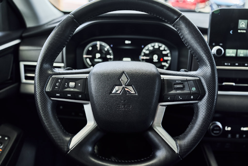 Used 2024 Mitsubishi Outlander SE AWD/4WD image 19