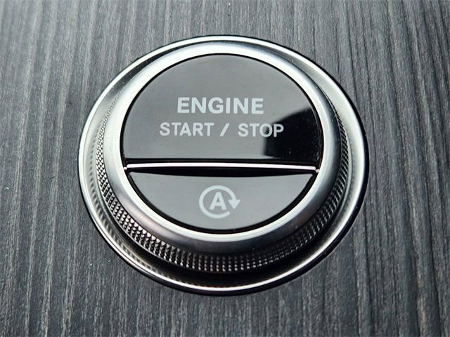 Used 2025 Mercedes-Benz C 300 4MATIC Sedan image 23