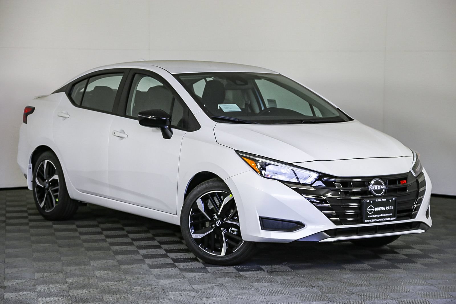 Used 2025 Nissan Versa SR w/ Trunk Package FWD image 1