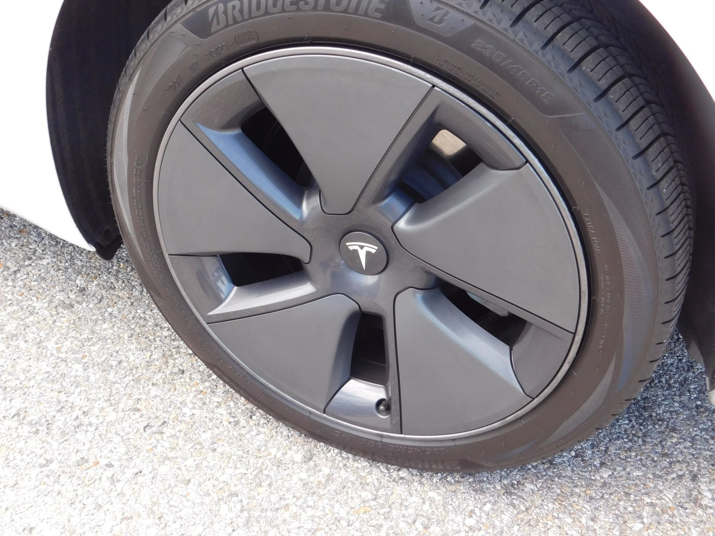 Used 2022 Tesla Model 3 Long Range AWD/4WD image 9