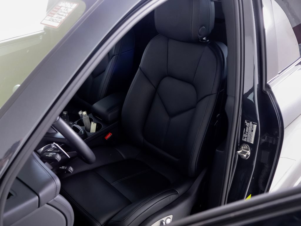 Certified 2026 Porsche Macan S AWD/4WD image 5
