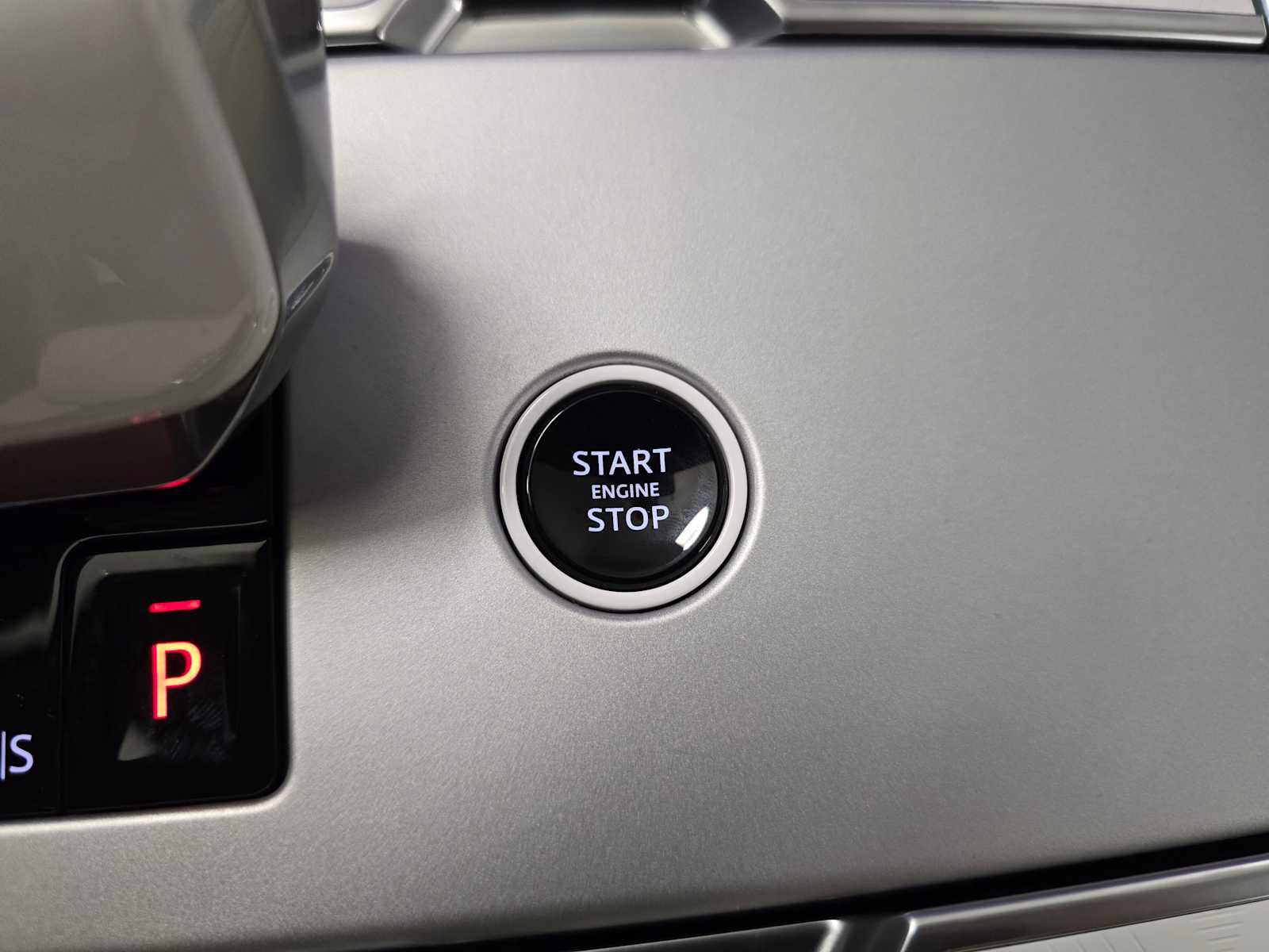 New 2025 Land Rover Range Rover SV AWD/4WD image 34