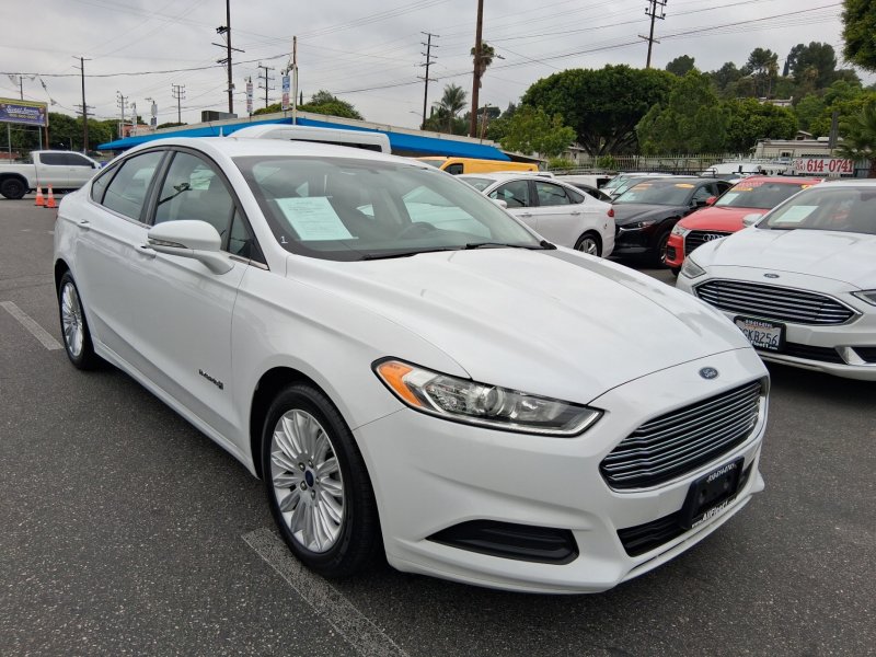 Used 2016 Ford Fusion SE FWD image 1