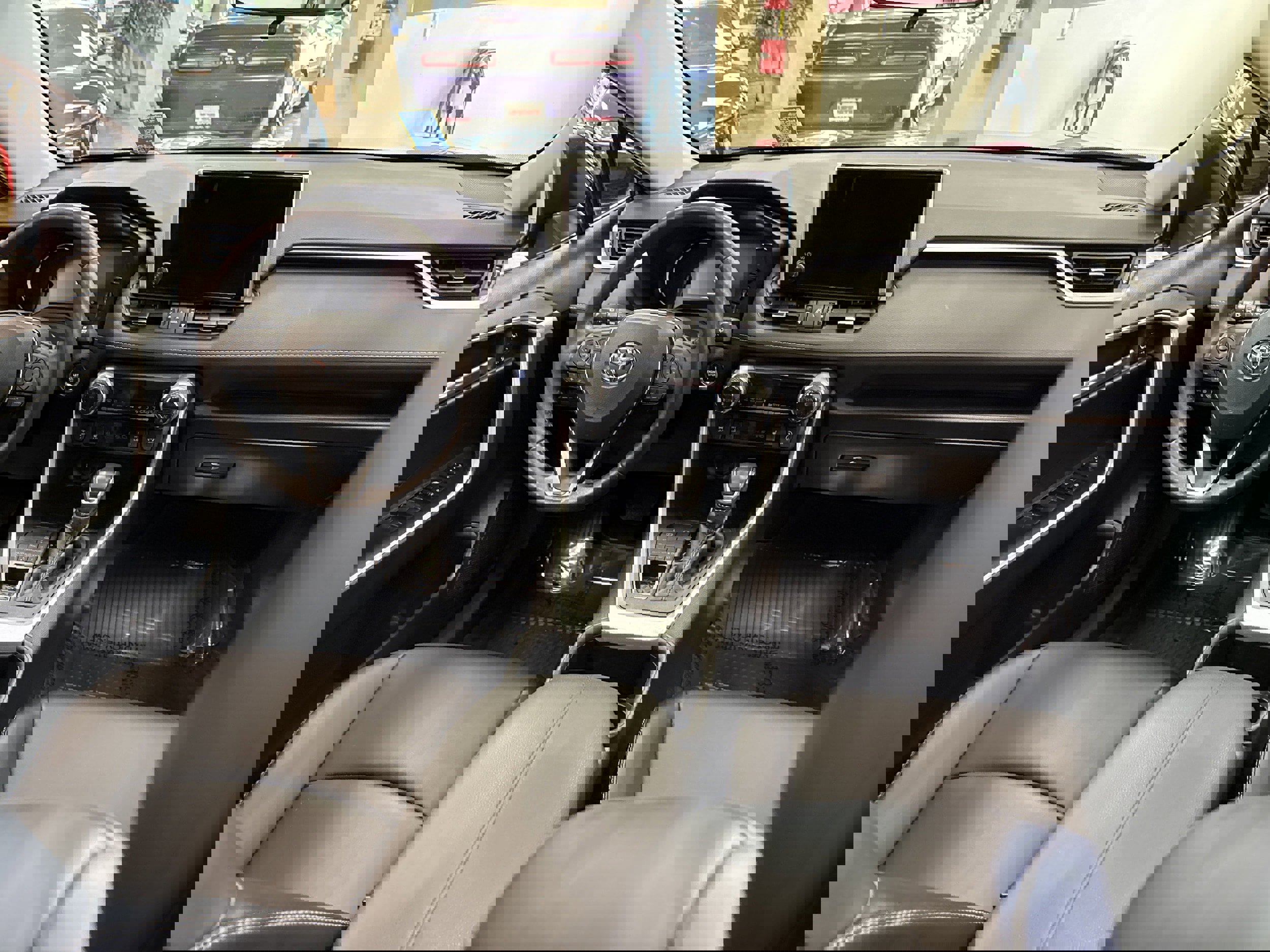 Used 2023 Toyota RAV4 XLE Premium image 21