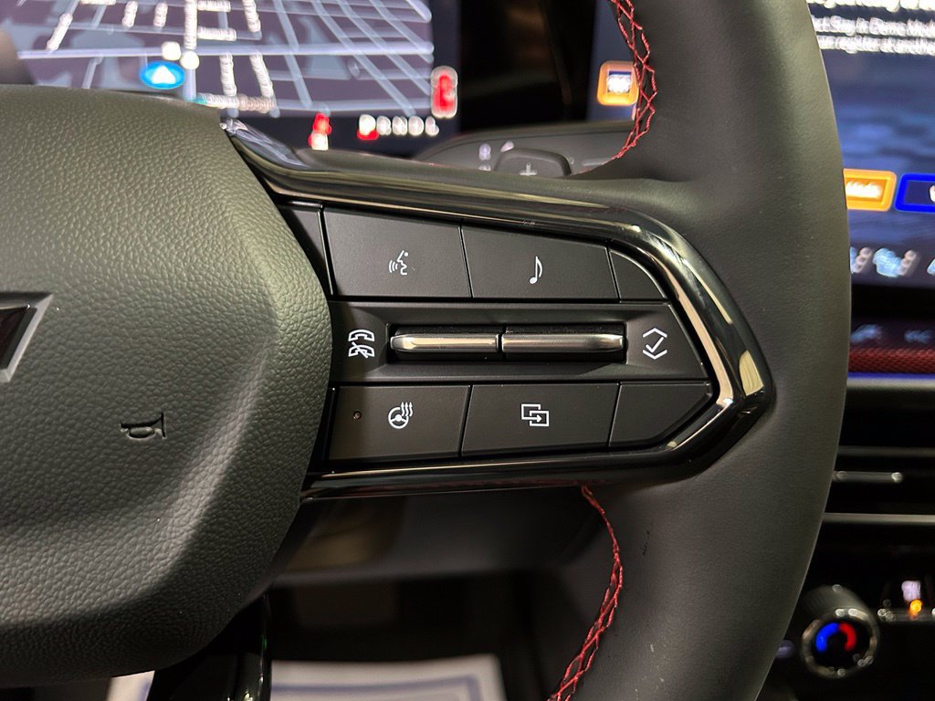 New 2027 Chevrolet Traverse RS w/ LPO, Floor Liner Package AWD/4WD image 30