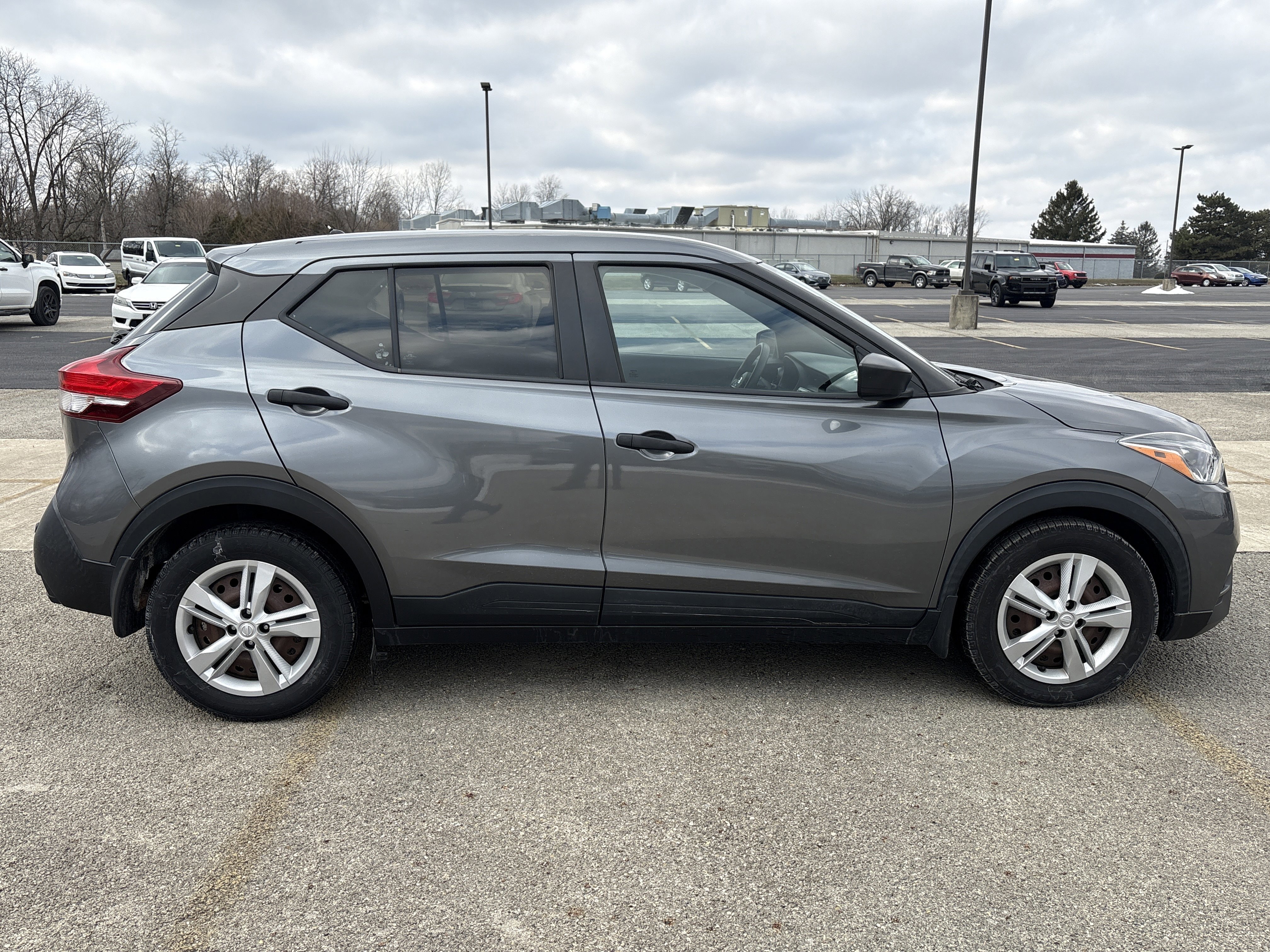 Used 2020 Nissan Kicks S image 3