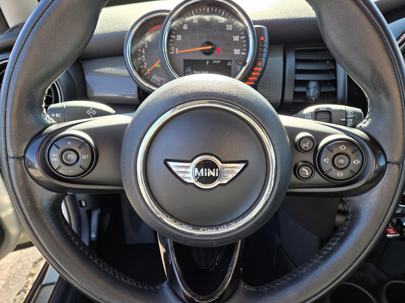 Used 2016 MINI Cooper 4-Door Hardtop image 19