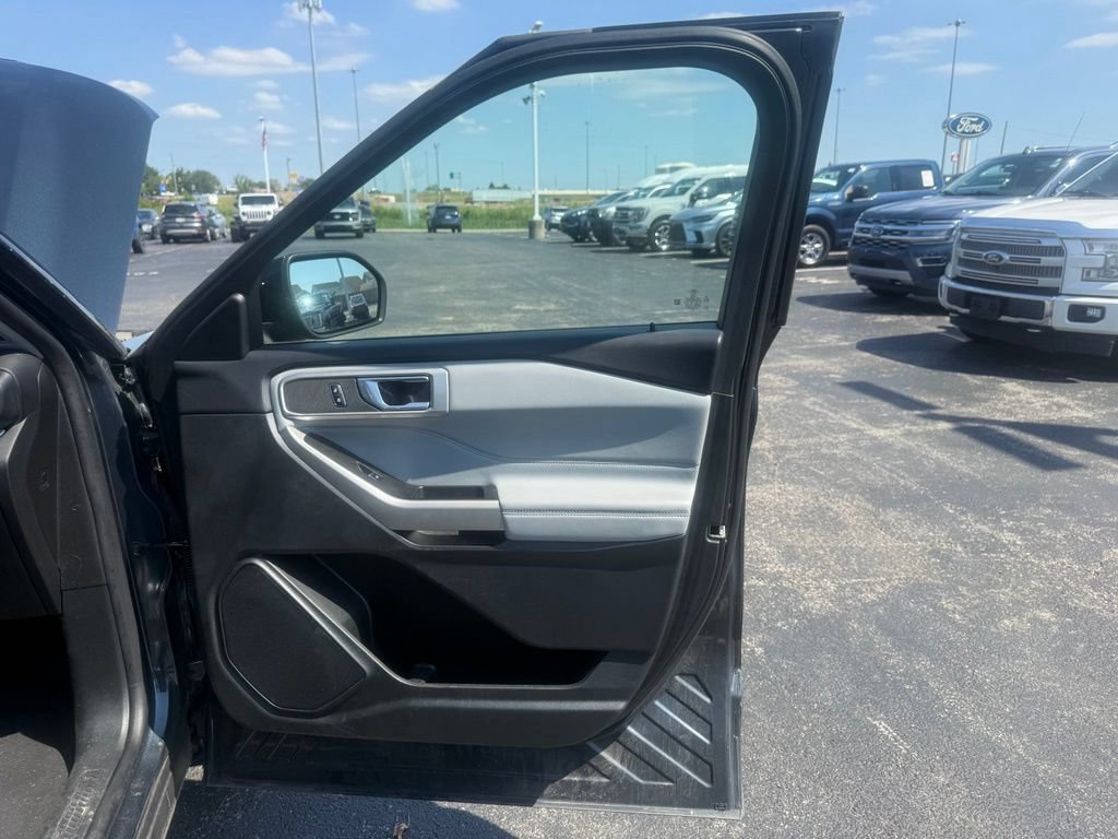 Used 2023 Ford Explorer XLT w/ Equipment Group 202A AWD/4WD image 60