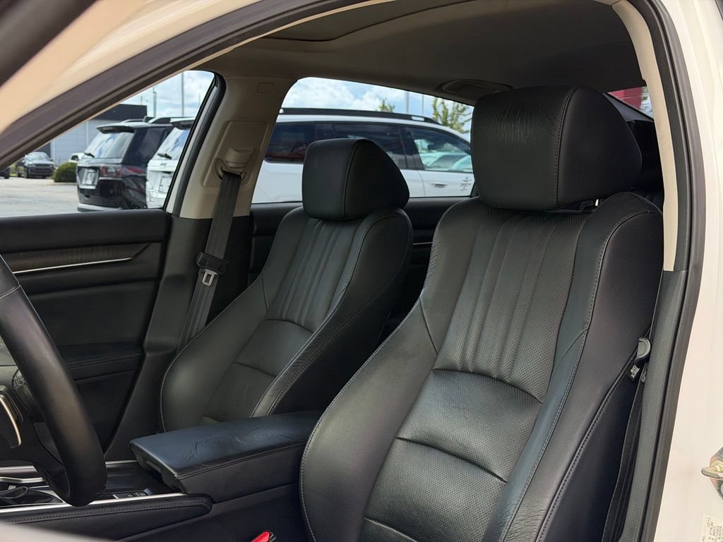 Used 2018 Honda Accord Touring image 14