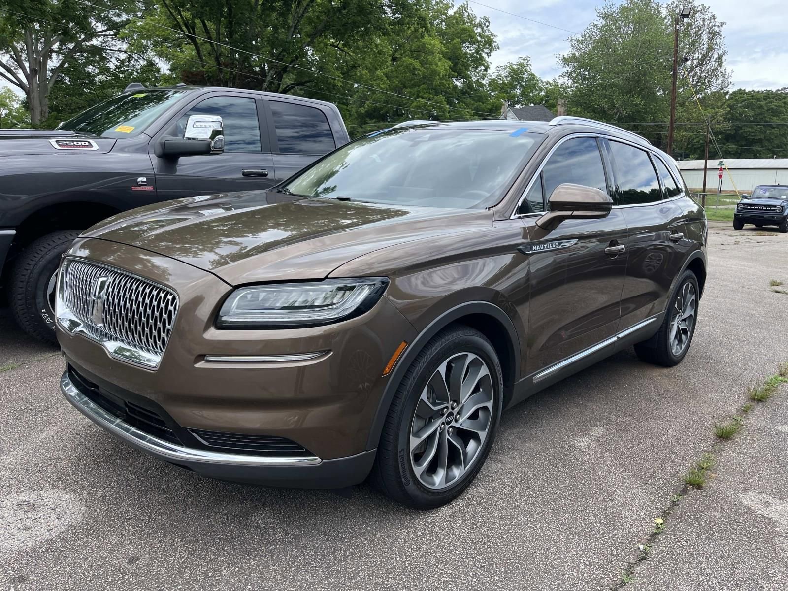 Used 2022 Lincoln Nautilus Reserve FWD image 3
