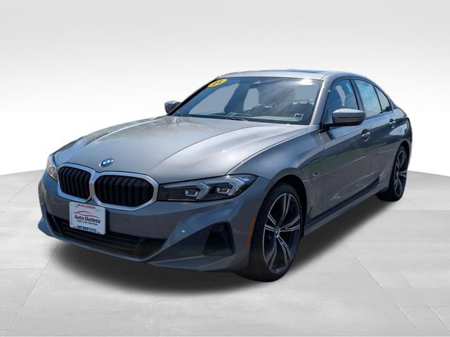 Used 2023 BMW 330e xDrive w/ Convenience Package AWD/4WD image 3