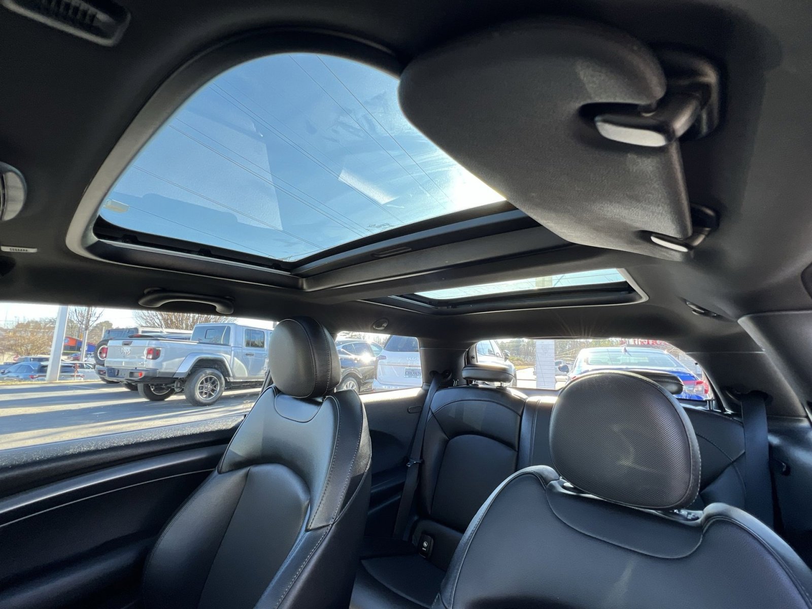 Used 2022 MINI Cooper S w/ Premium Package image 25