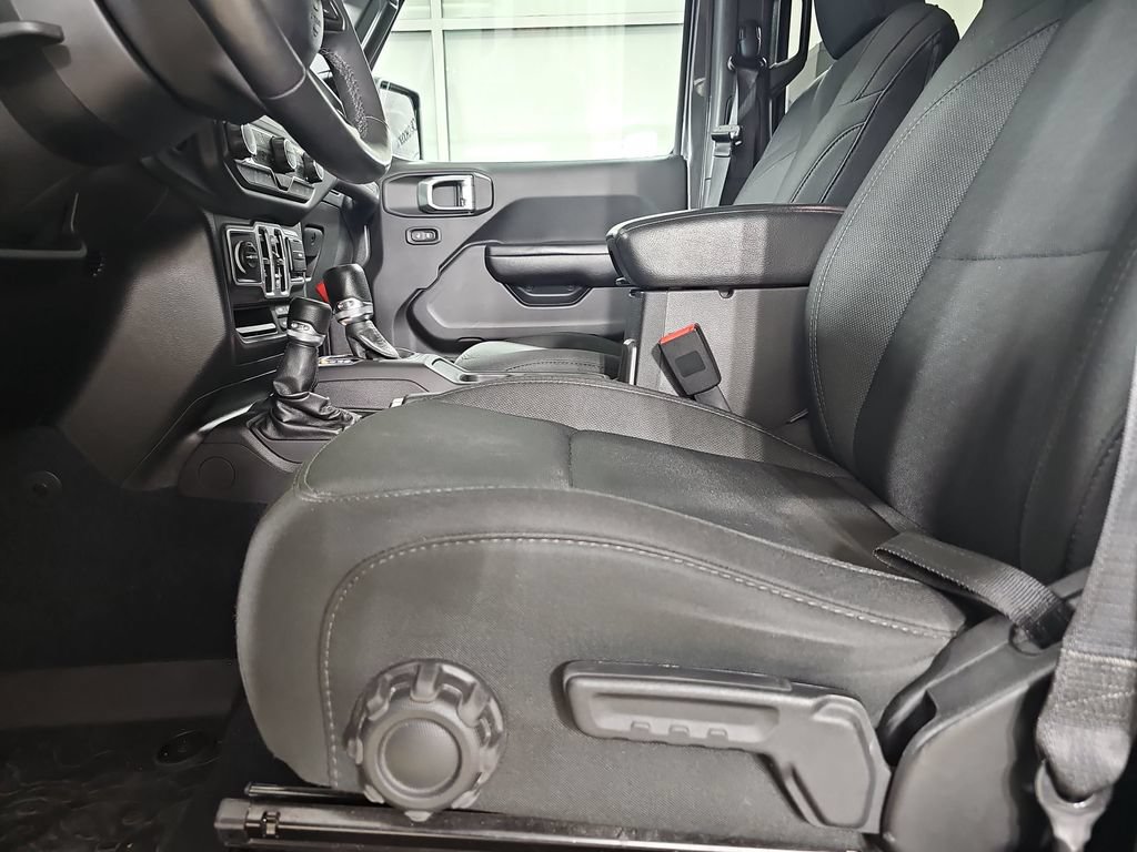 Used 2018 Jeep Wrangler Unlimited Sport S AWD/4WD image 33