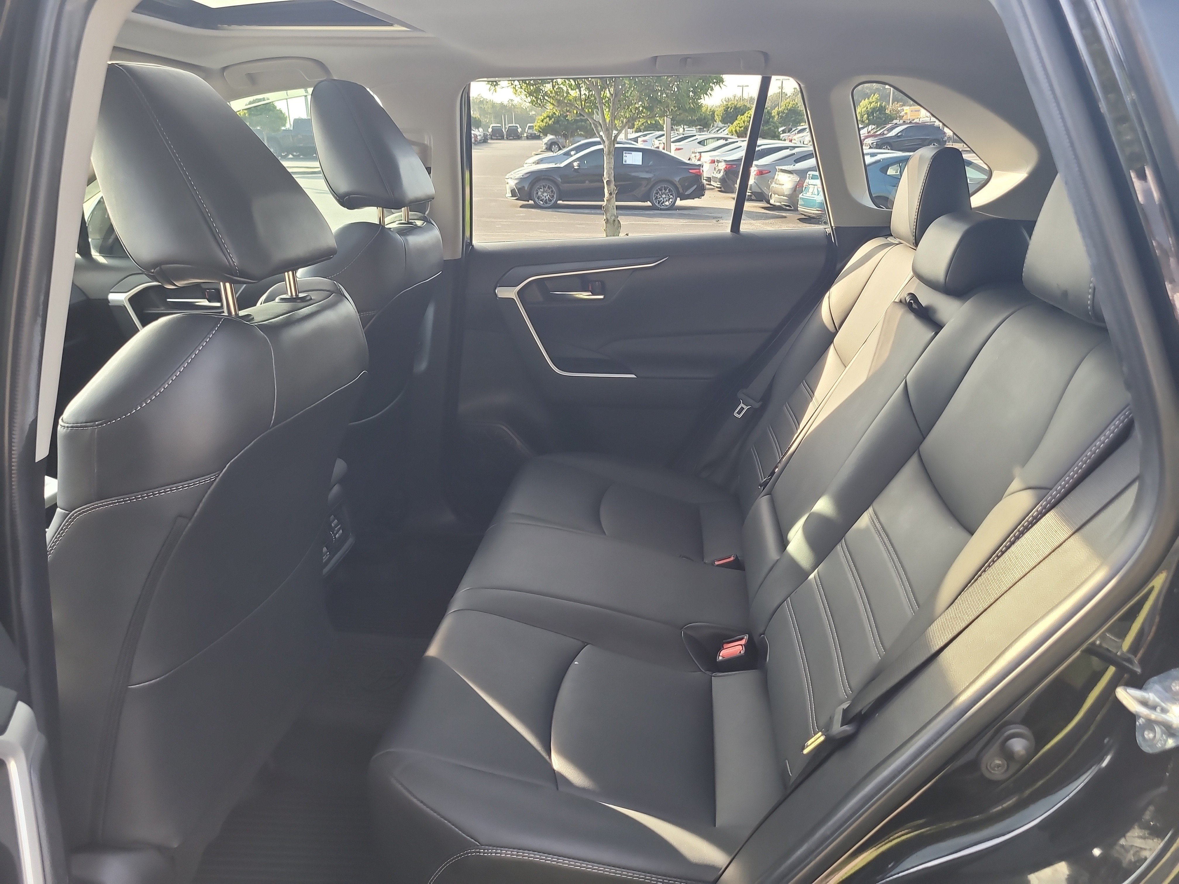 Used 2021 Toyota RAV4 XLE Premium FWD image 15