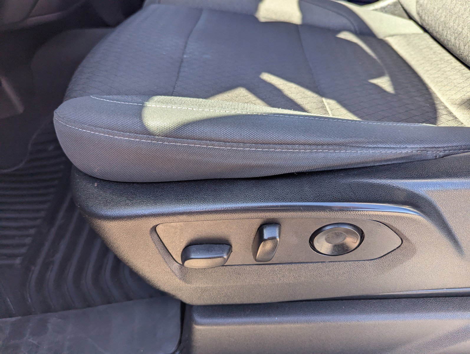 Used 2022 Chevrolet Silverado 1500 Custom image 11