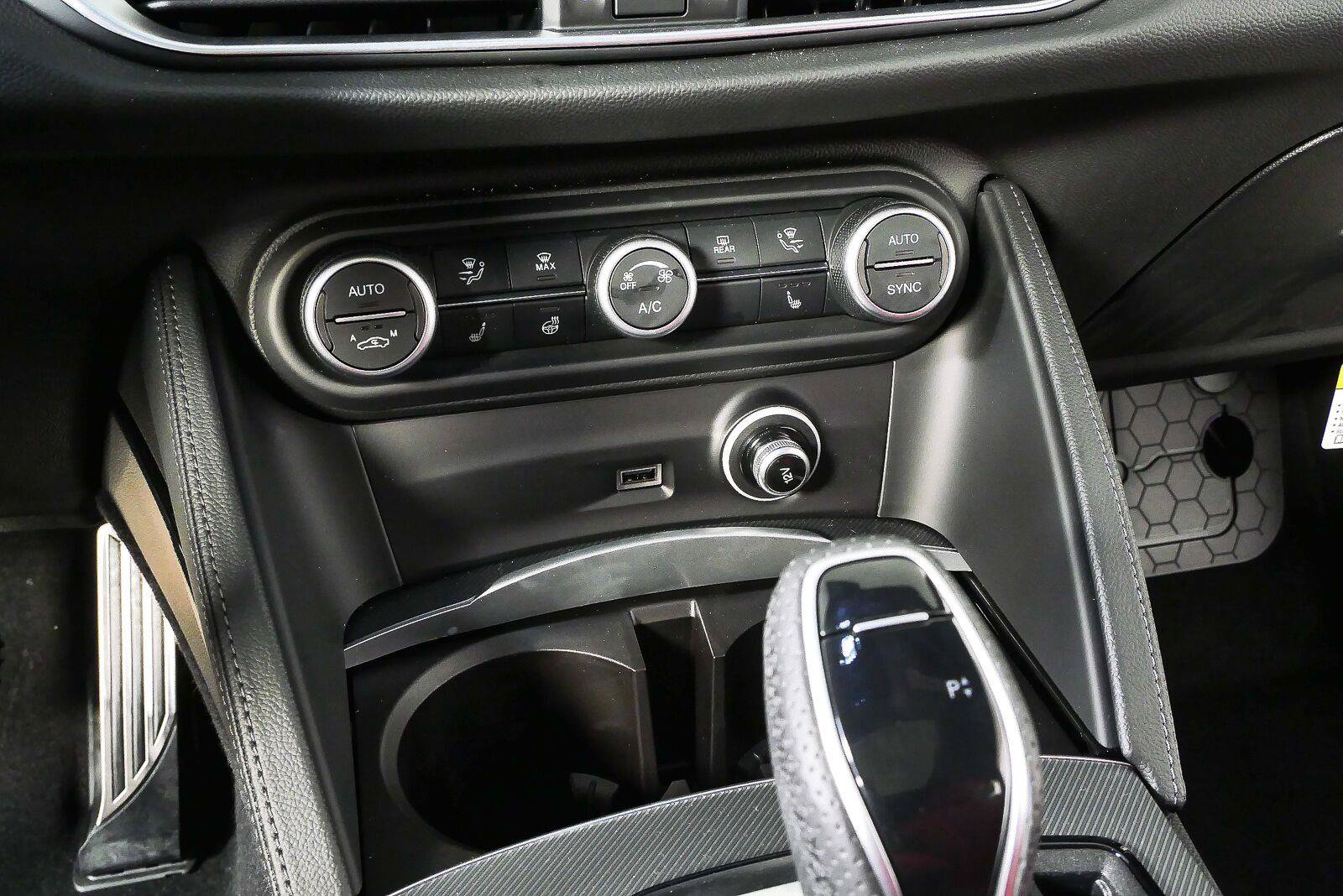 New 2026 Alfa Romeo Stelvio Sprint AWD/4WD image 17