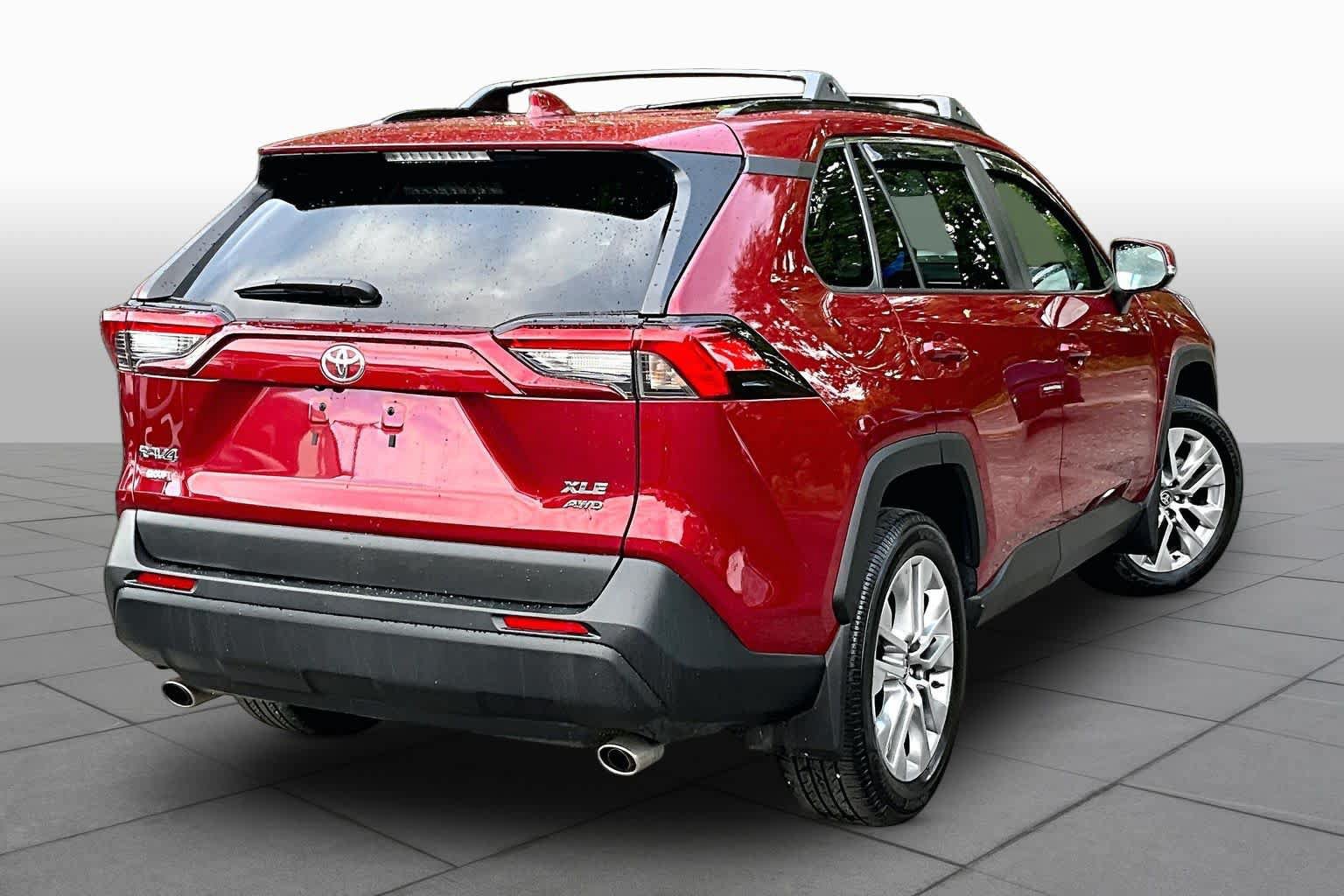 Used 2025 Toyota RAV4 XLE Premium AWD/4WD image 13