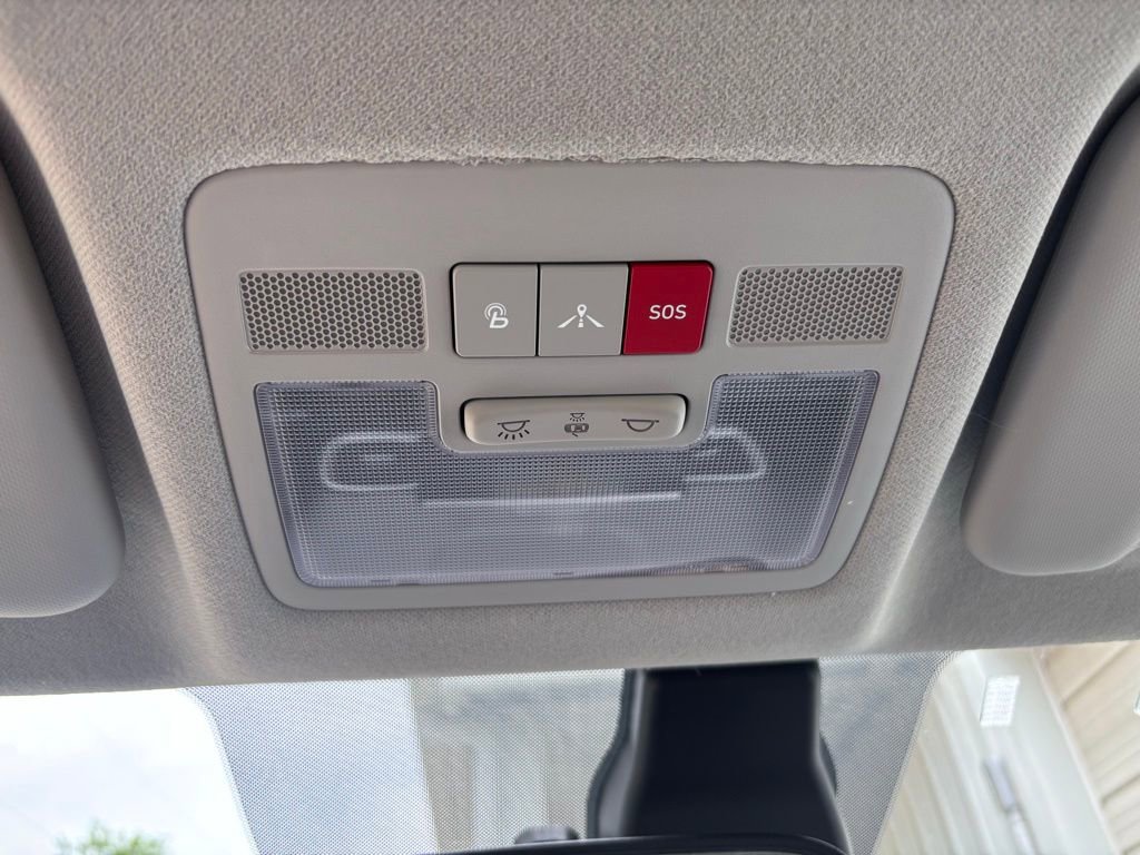 Used 2023 Hyundai Venue Limited w/ Cargo Package image 25