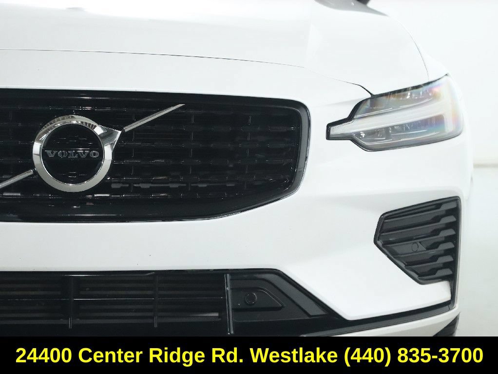 Used 2022 Volvo S60 T8 R-Design Expression AWD/4WD image 8