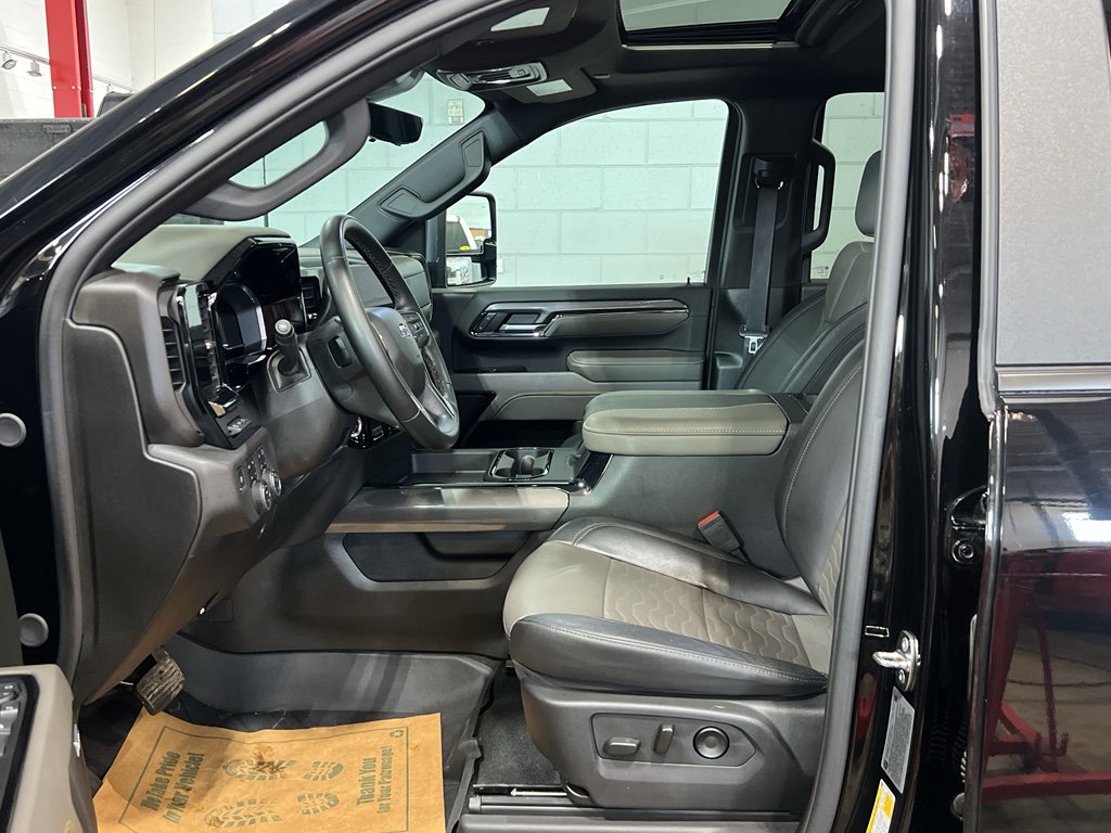 Used 2024 Chevrolet Silverado 2500 ZR2 w/ Technology Package image 14