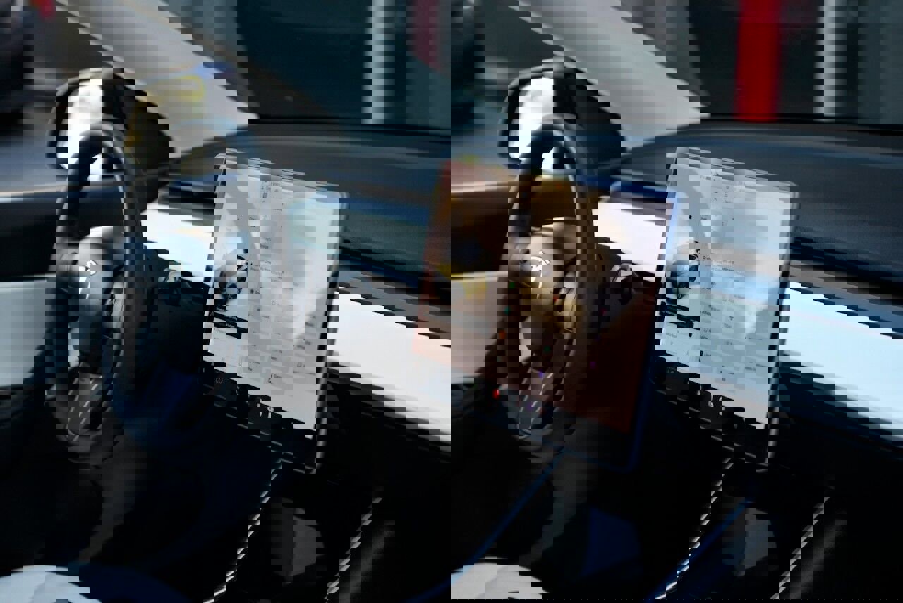 Used 2021 Tesla Model Y Long Range image 17